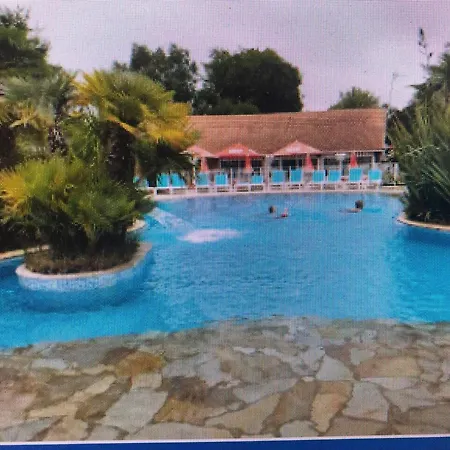 A La Baule, Piscine בית נופש Saint-André-des-Eaux